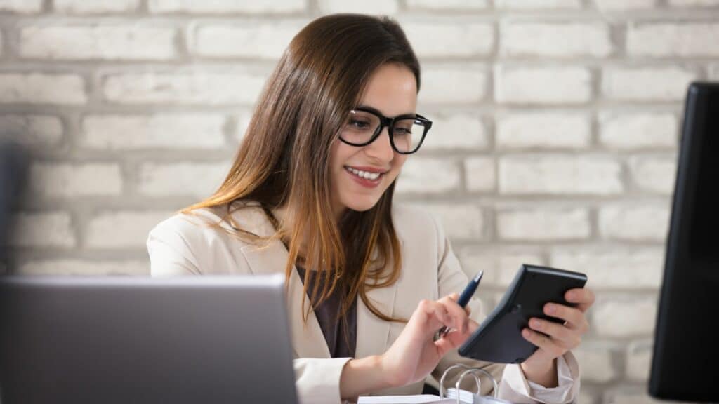 homeowner calculating the average mortgage payment in California